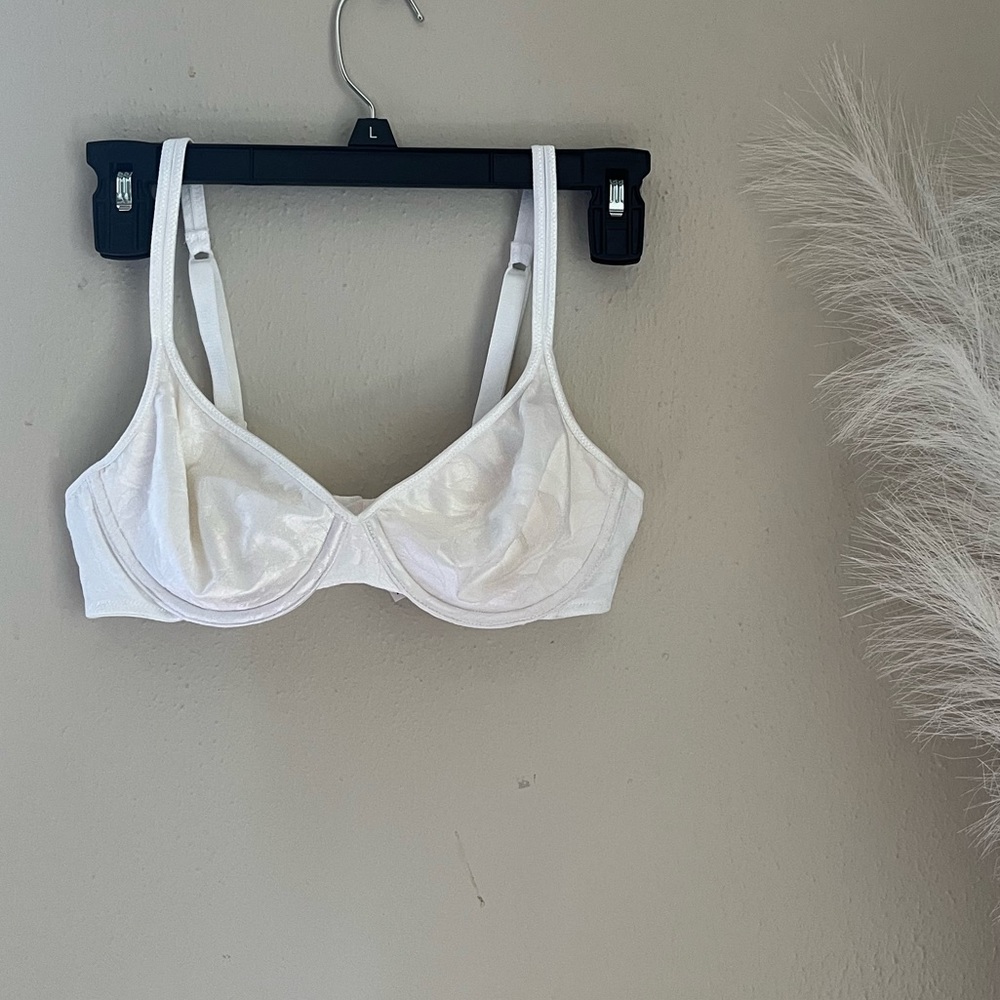 Vintage silk/poly blend bra. Pure white. 34B. Great condition.